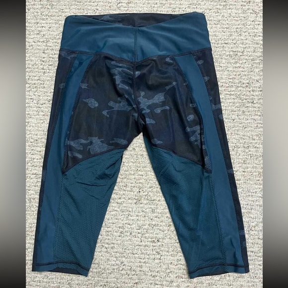Lululemon capris - Picture 3 of 6
